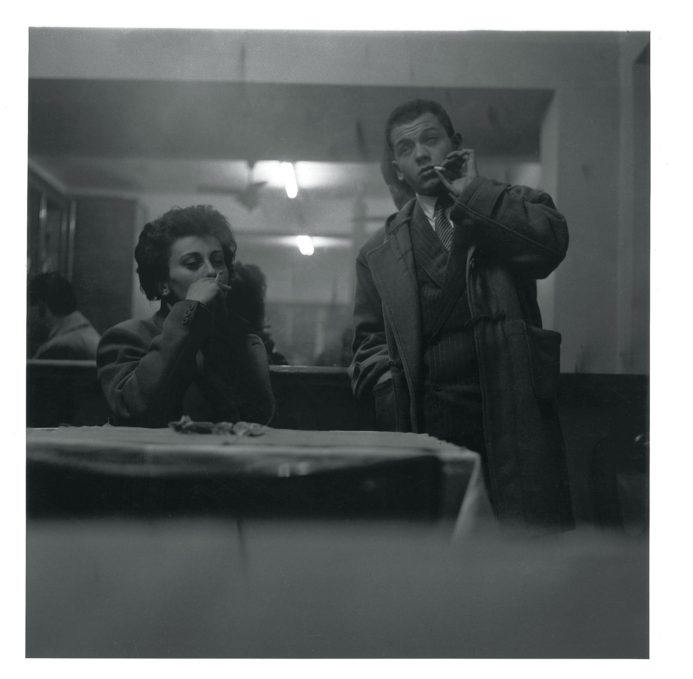 Ugo Mulas, Piero Manzoni, bar Giamaica, Milano, 1953-1954